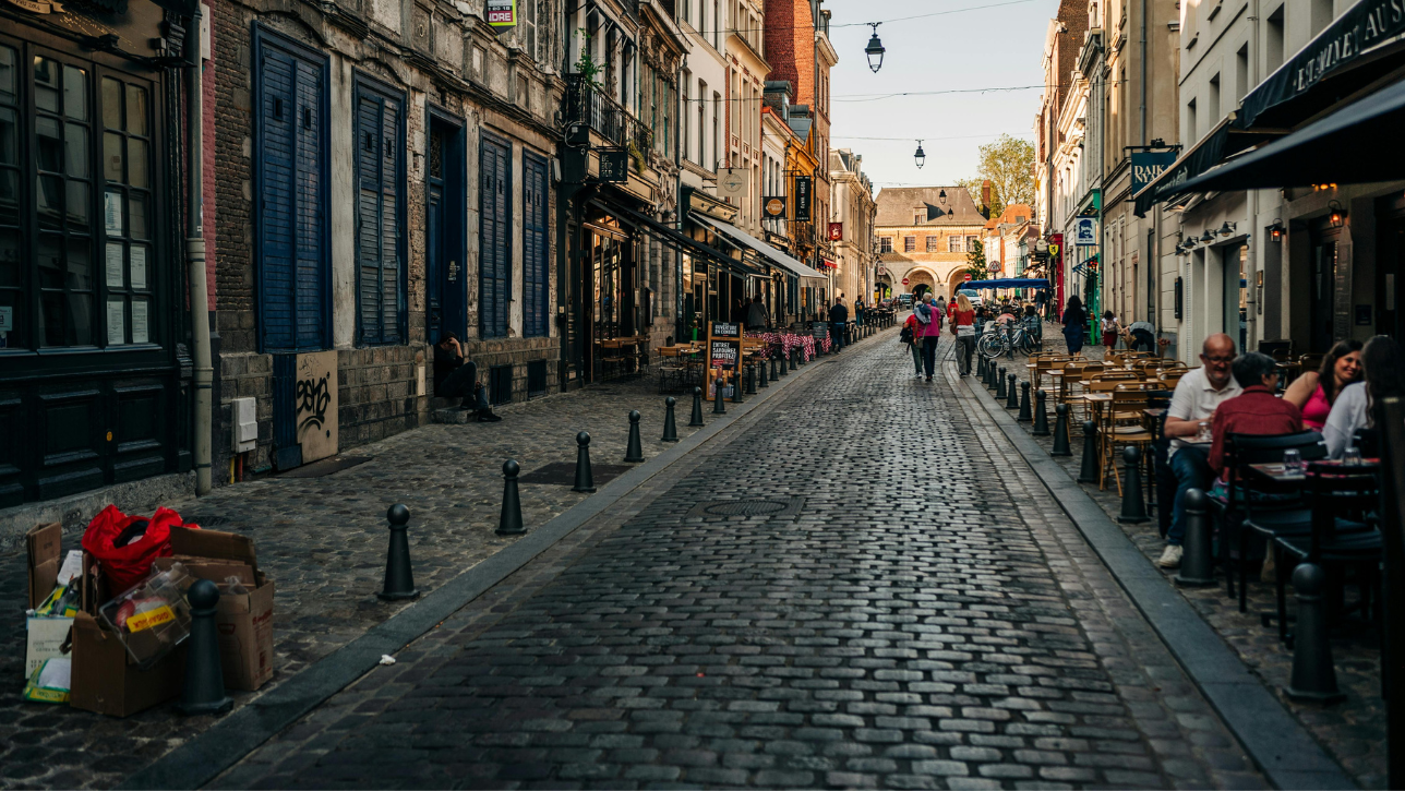 Thưởng thức ẩm thực địa phương giá rẻ